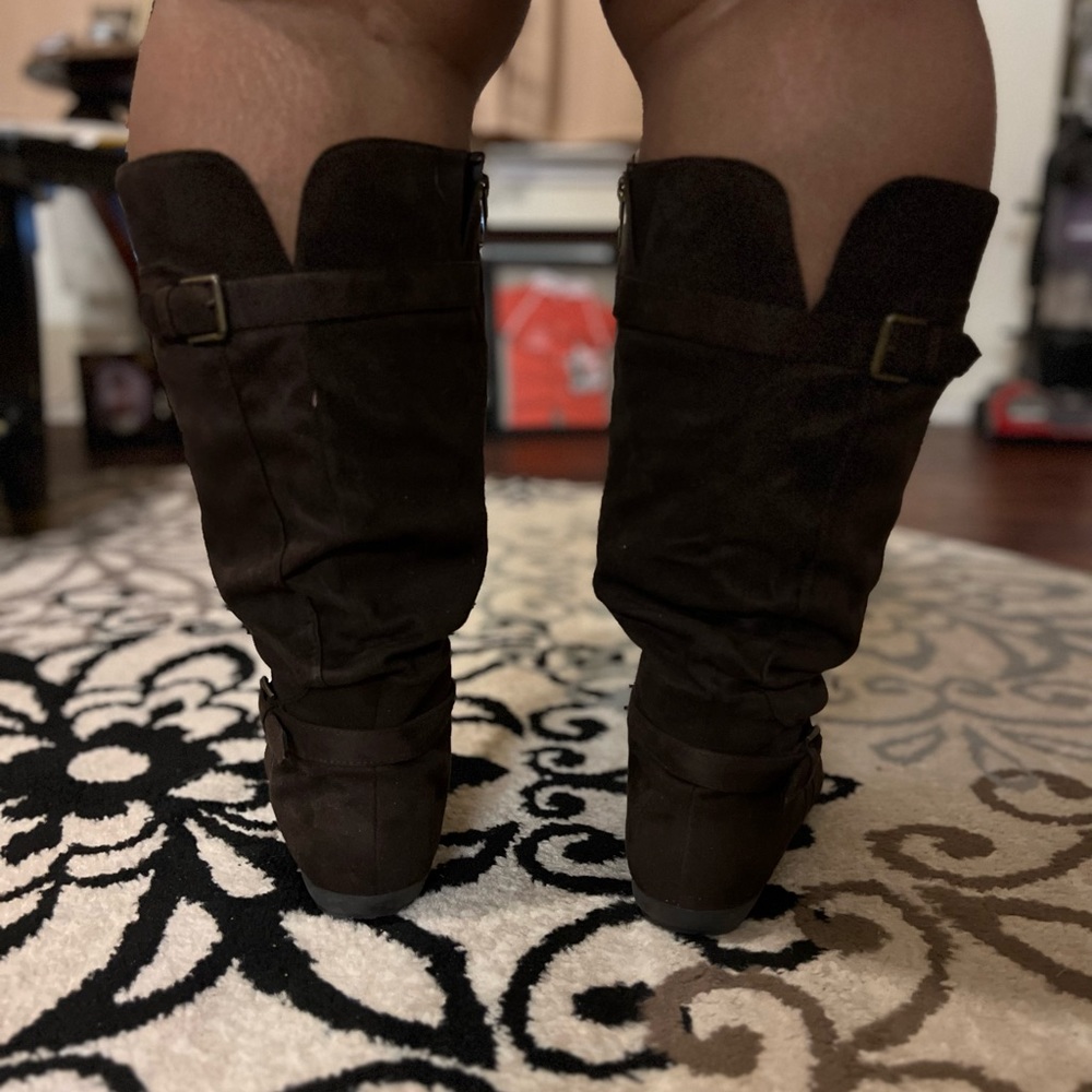 Women’s extended calf boot/9.5 wide/pet free, smoke free home/